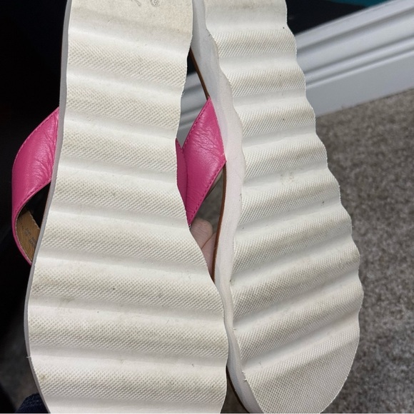 Coach Shelly pink leather flip flops - Picture 9 of 9